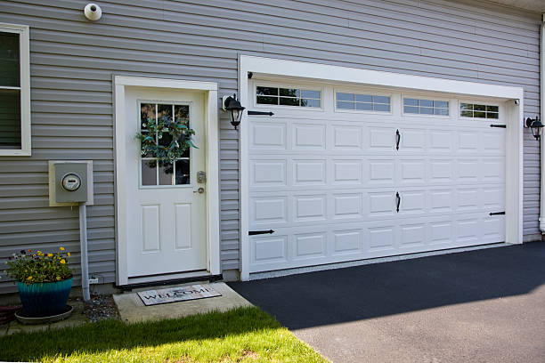 24/7 Emergency Garage Door Panel Replacement experts in Rosemont, CA